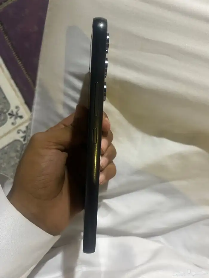 جوال للبيع بس منكسر الشاشه دخليه والجوال جديد وآخر حدث 0