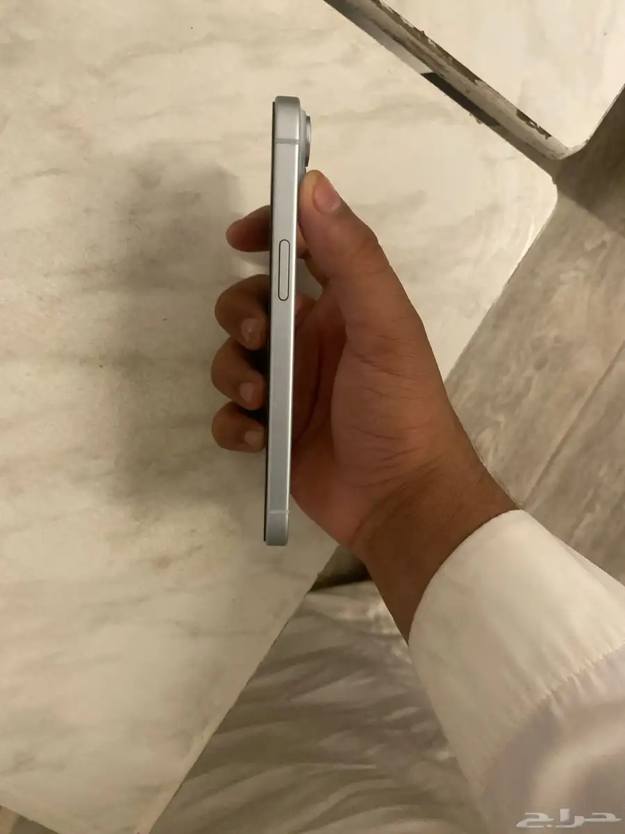 جوال نضيف ايفون 15عايدي 2