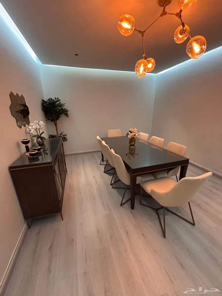 طاولهة طعام 8 كراسي مع سيرفر 4