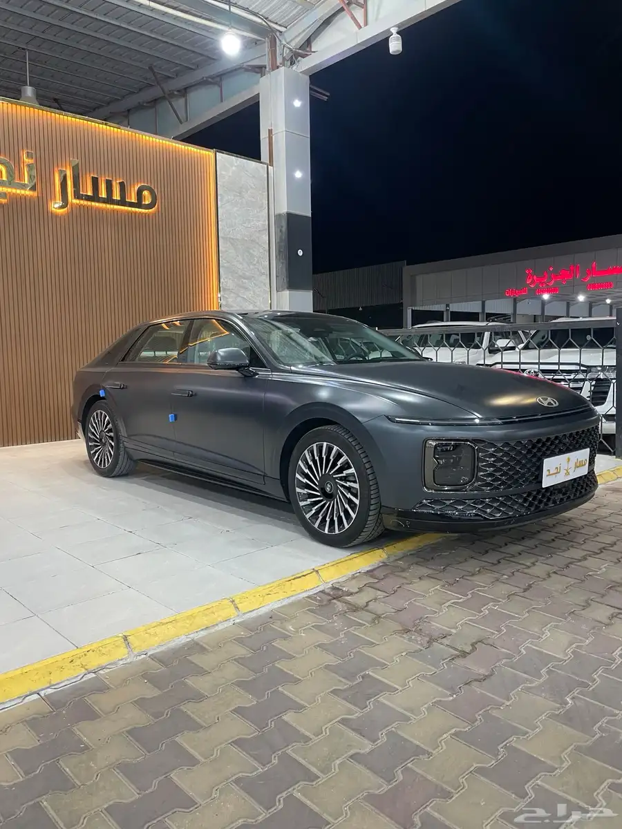 ازيرا موديل 2023 كالجرافي 3