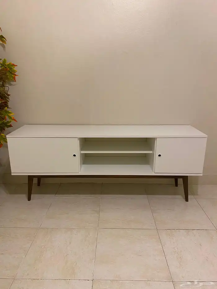 طاولة تلفزيون جديدة بسعر مخفض 1