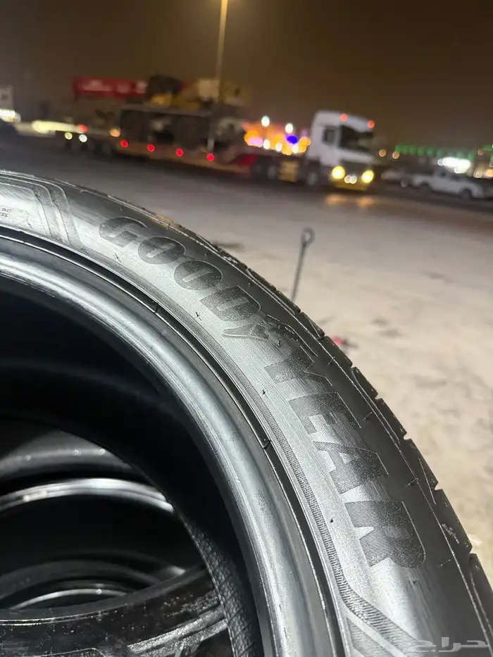 275 45 20 كفرات Goodyear شبه جديدة بزرعهامقاس وكالة رنج روفر 4