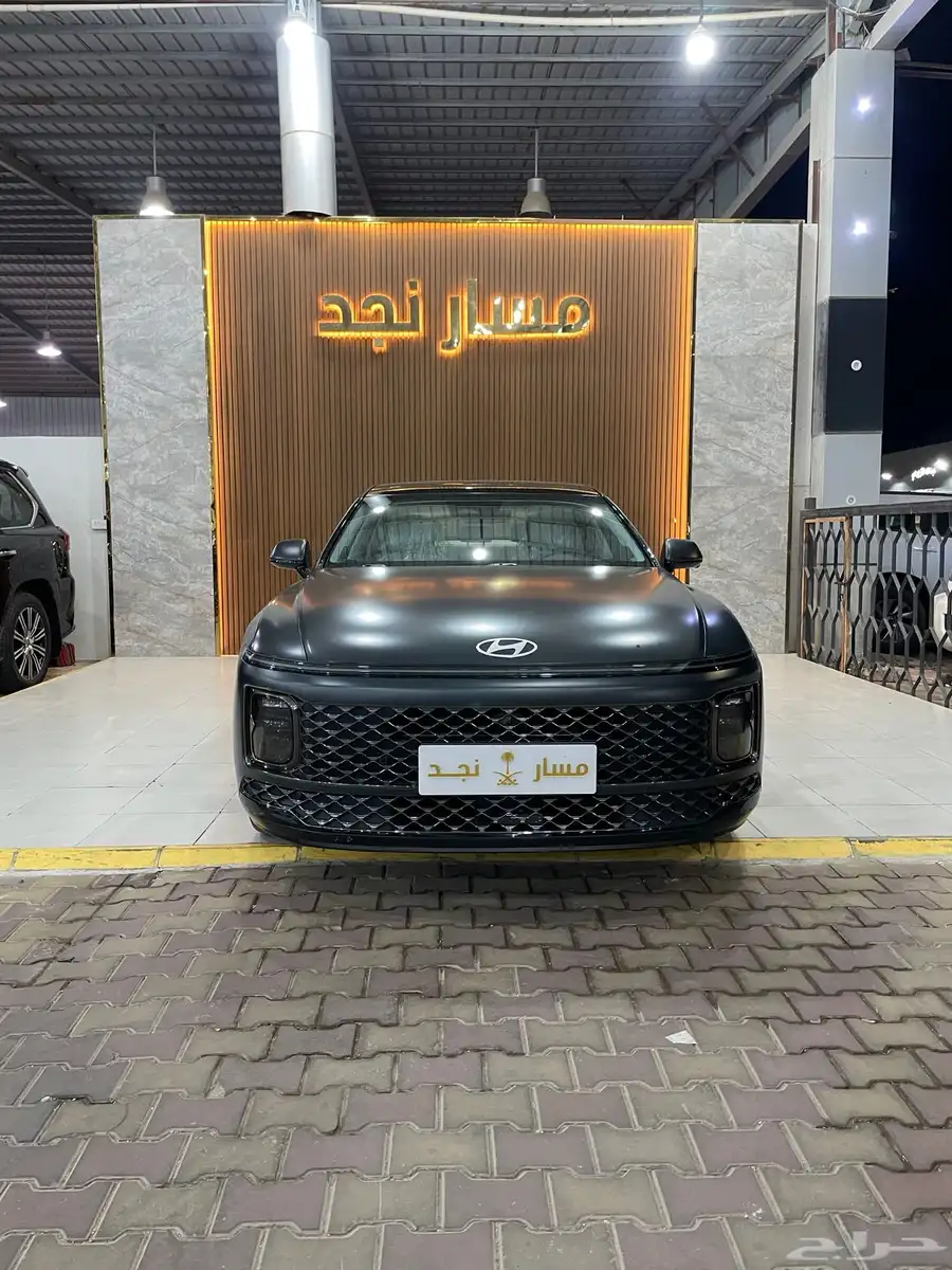 ازيرا موديل 2023 كالجرافي 1