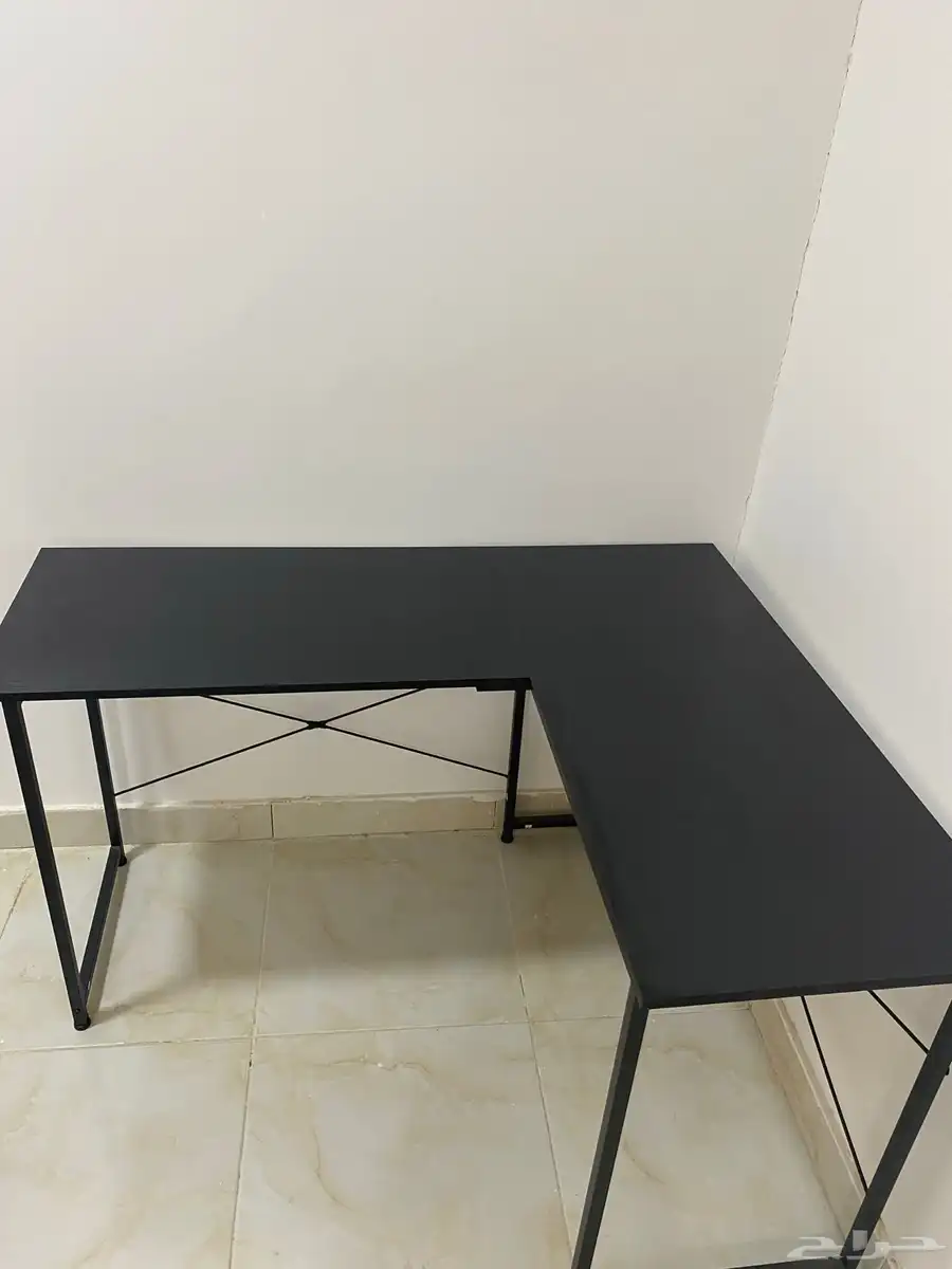 طاوله كمبيوتر مكتب نظيفه جدا 0