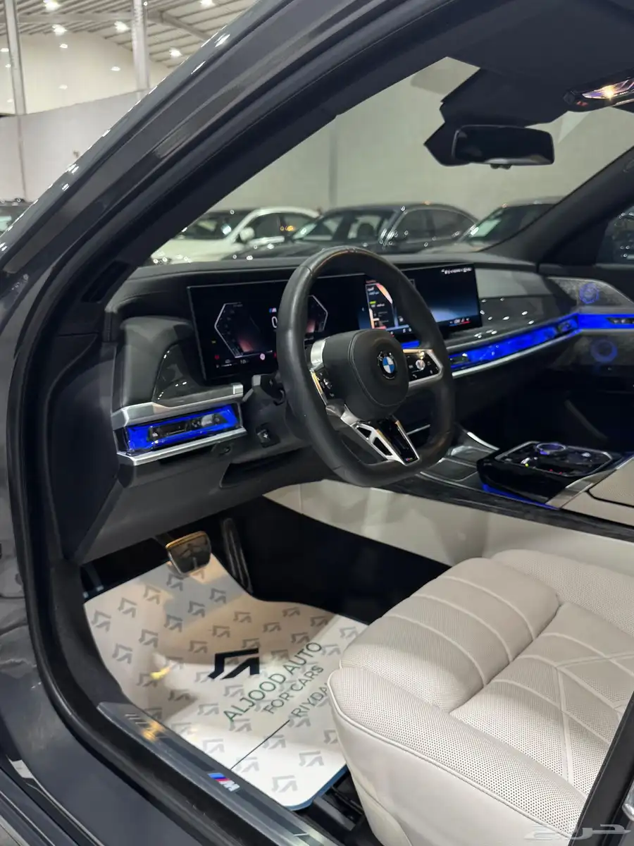 بي ام دبليو 740i M Kit موديل 2023 فل كامل مستعمل 10