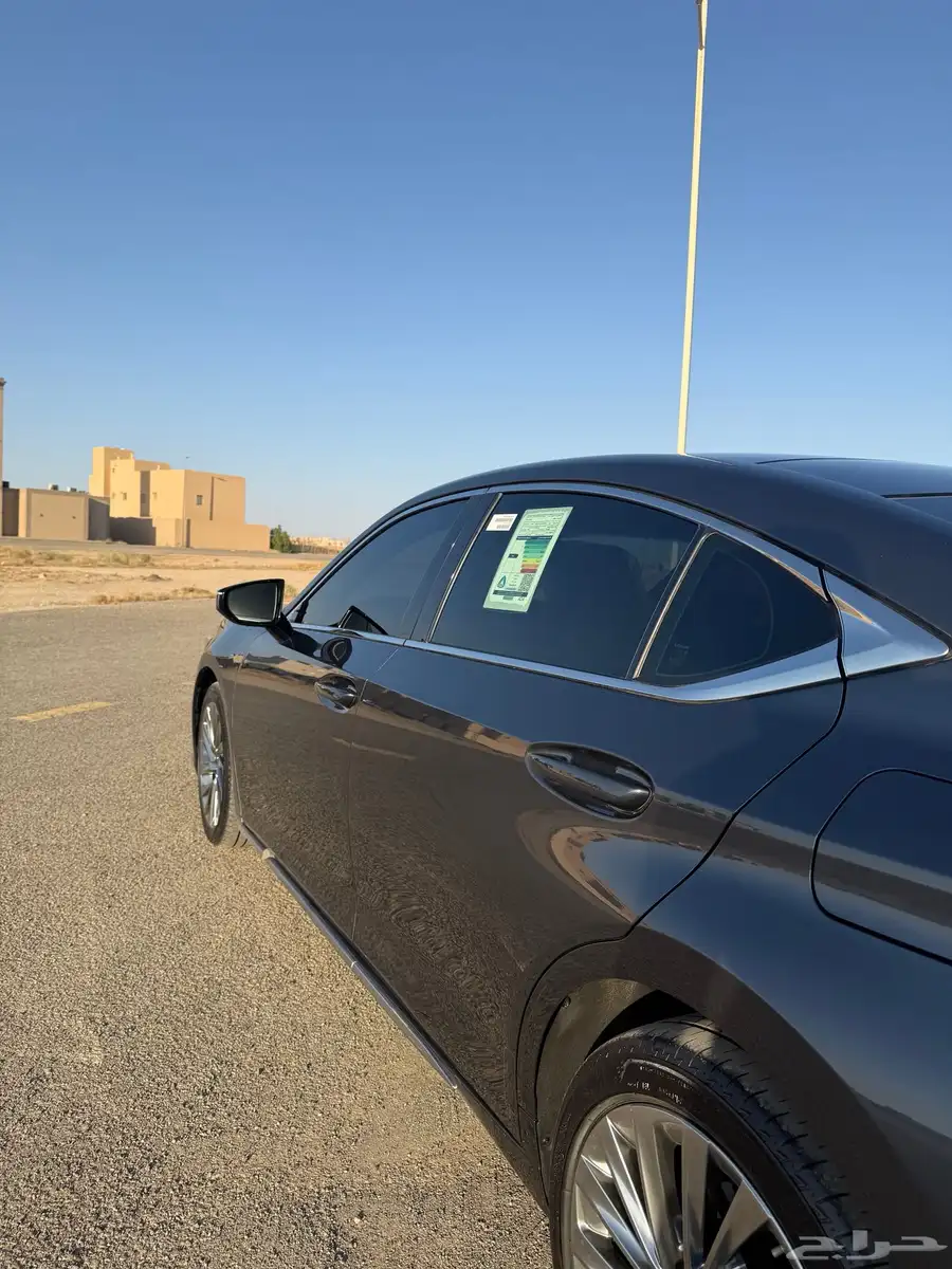 لكزسES 350عبداللطيف جميل 3
