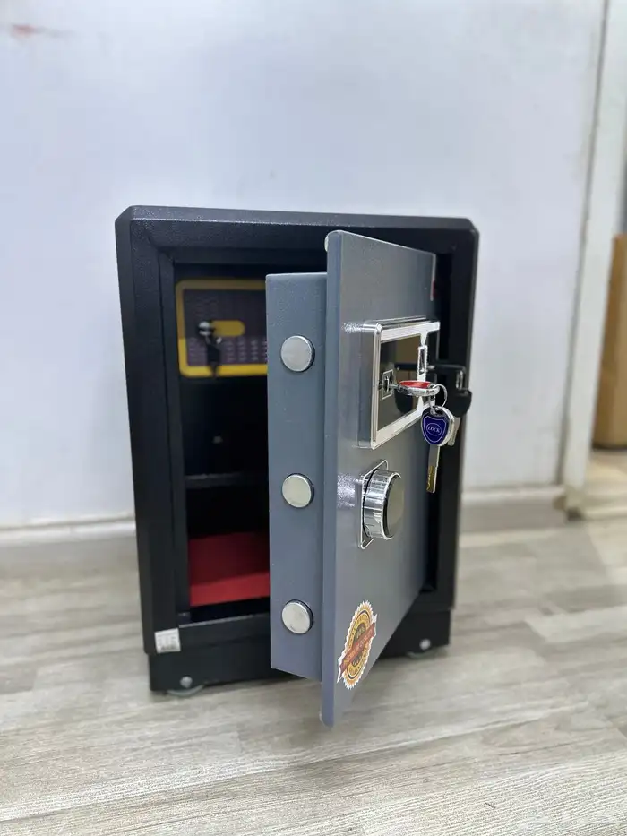 خزنة فولاذ بضمه ومفاتيح وارقام سريه فولاذ 5