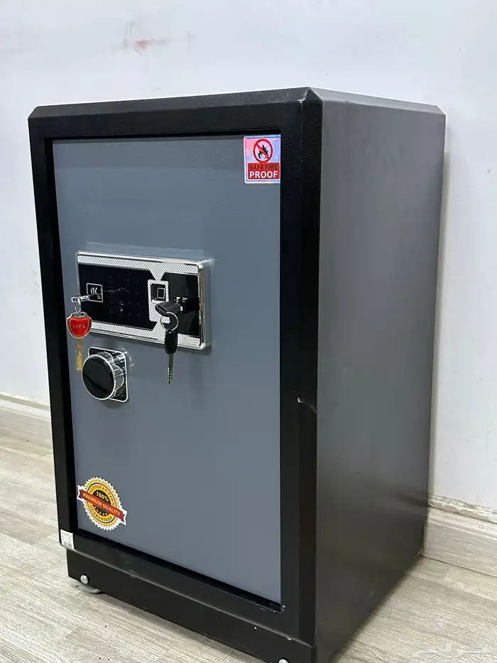 خزنة فولاذ بضمه ومفاتيح وارقام سريه فولاذ 10