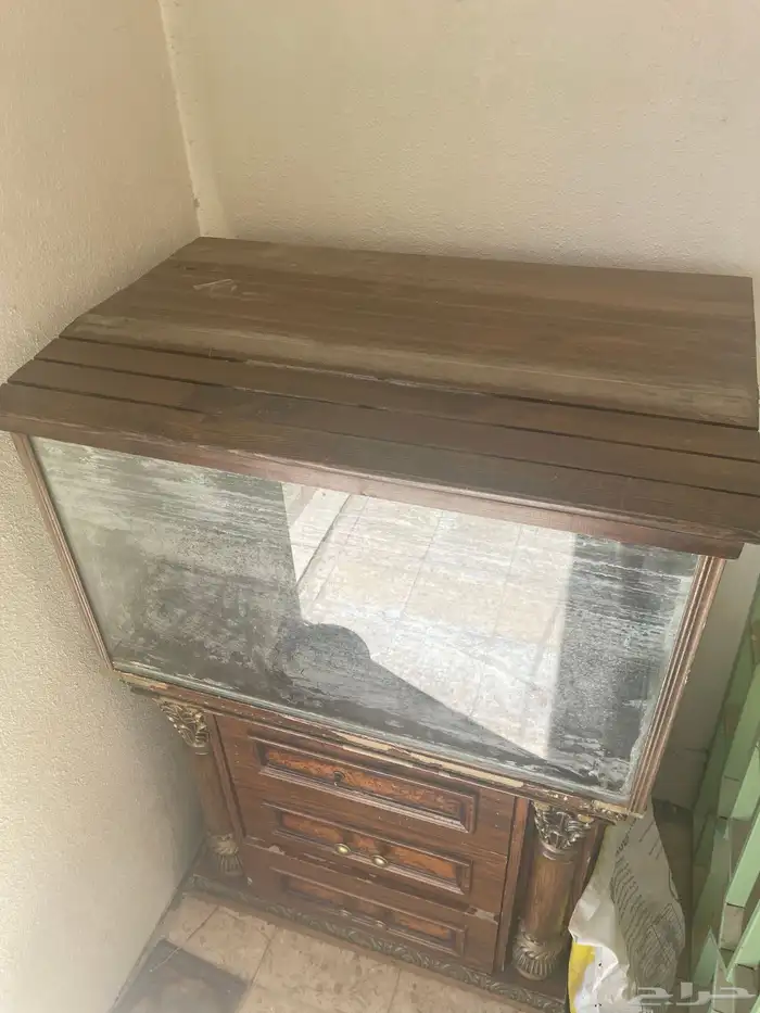 حوض سمك مستخدم لكن نظيف مع طاوله 0