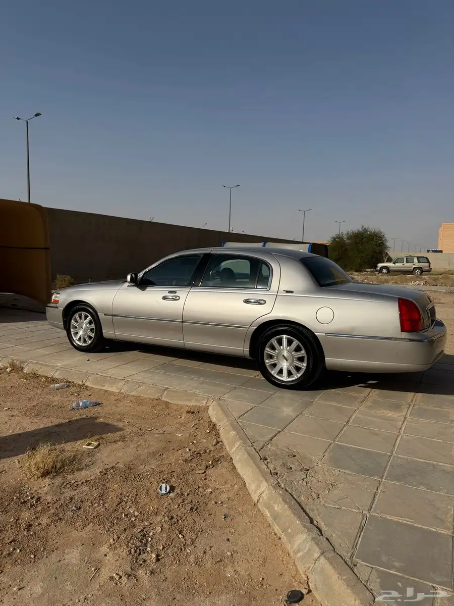 لنكولن تاون كار 2010 16