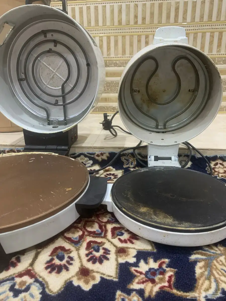 خبازات اثنين نضيف ما فيني اي حاجه شغالات على الشرط 4