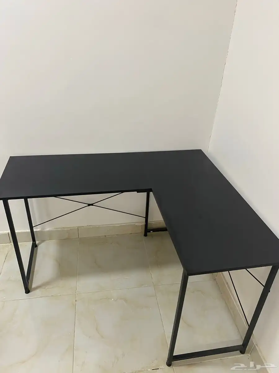 طاوله كمبيوتر مكتب نظيفه جدا 1
