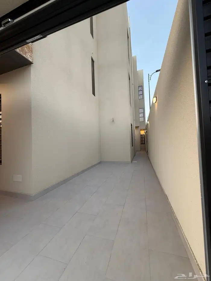 للبيع شقق ارضيه بحوش بمداخل مستقله ب ابها طريق المحاله 3