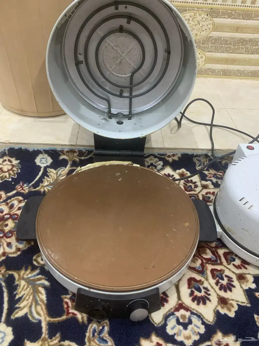 خبازات اثنين نضيف ما فيني اي حاجه شغالات على الشرط 3