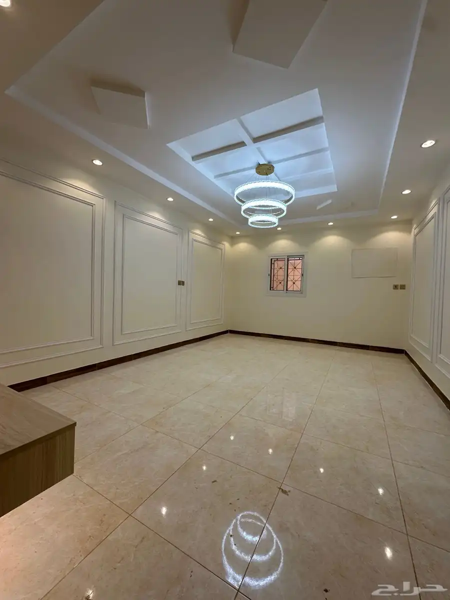 دور للبيع مشب و7غرف وحوش وسعر طيب لصامل 11