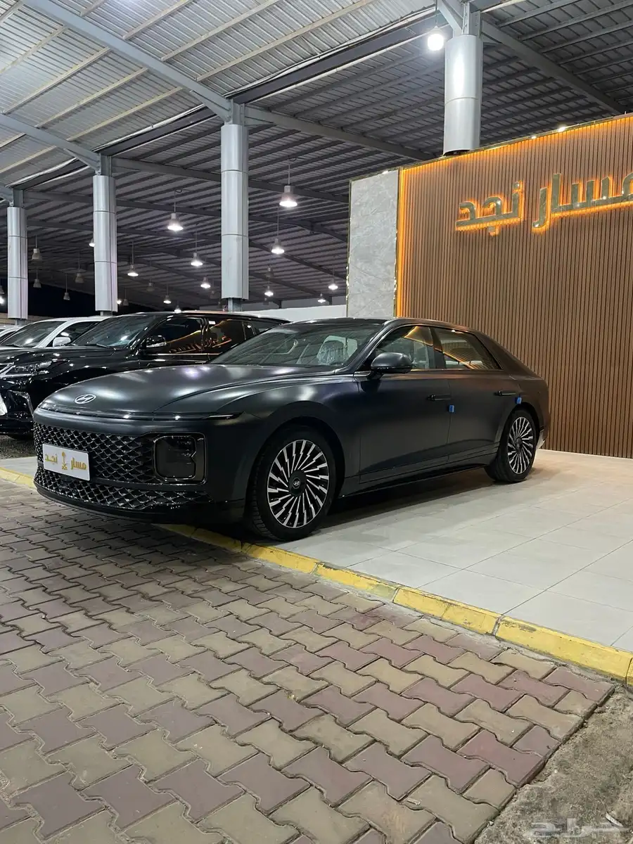 ازيرا موديل 2023 كالجرافي 5