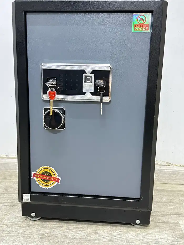 خزنة فولاذ بضمه ومفاتيح وارقام سريه فولاذ 9