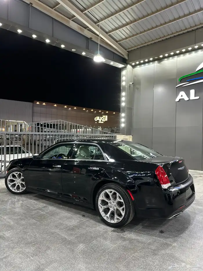 كرايزلر C300 اسود 2019 فئة LTD معرض(عبيد الرشيدي) 5
