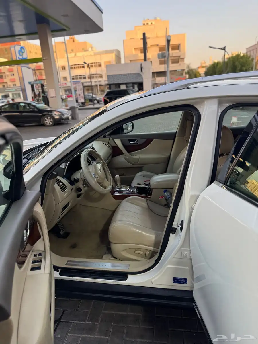 نيسان انفنيتي QX70 موديل 2014 index