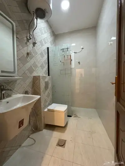 دور للبيع مشب و7غرف وحوش وسعر طيب لصامل 20