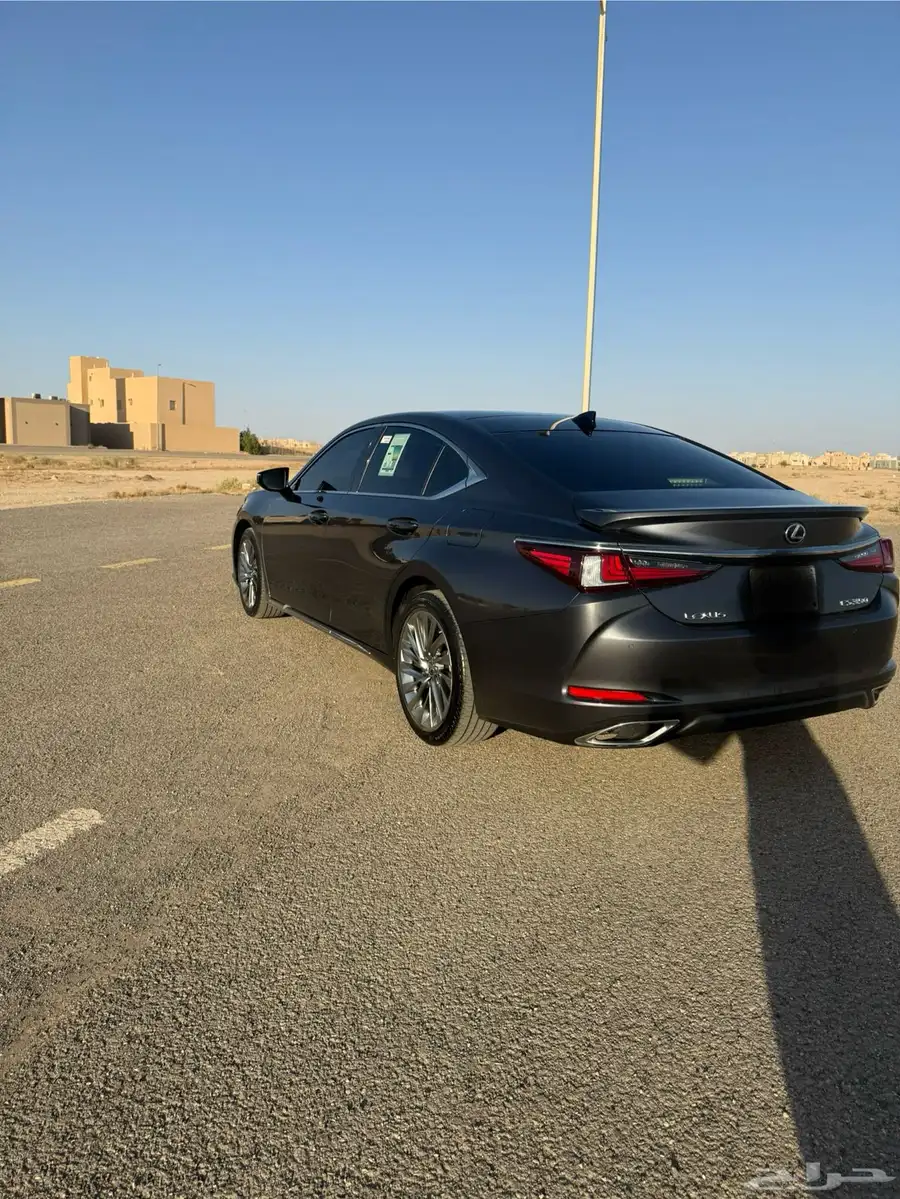لكزسES 350عبداللطيف جميل 2
