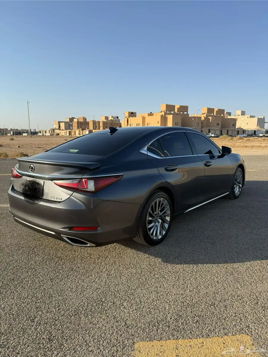 لكزسES 350عبداللطيف جميل 1