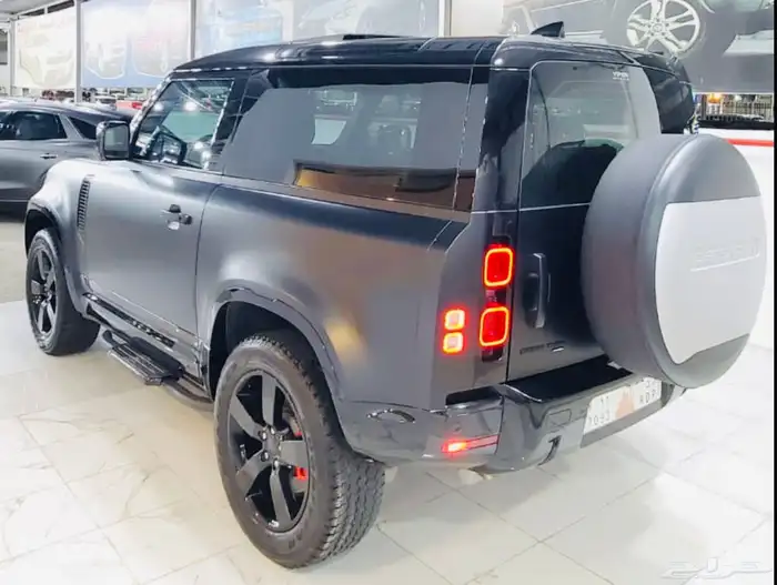 ديفندر 90 ( P400 ) موديل 2023 ناغي ( بحالة الوكالة ) 1