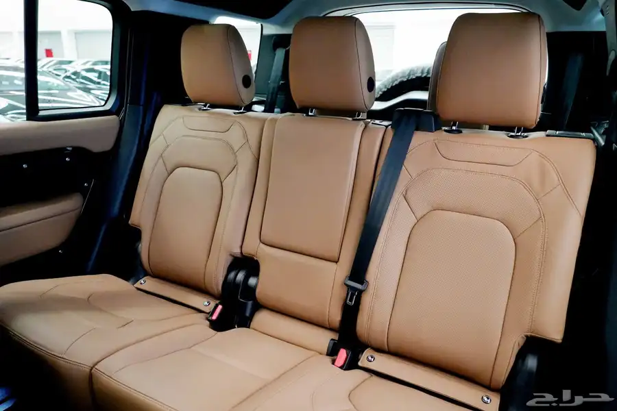 2025 Land Rover Defender P400 HSE X-Dynamic جديد اصفار 8