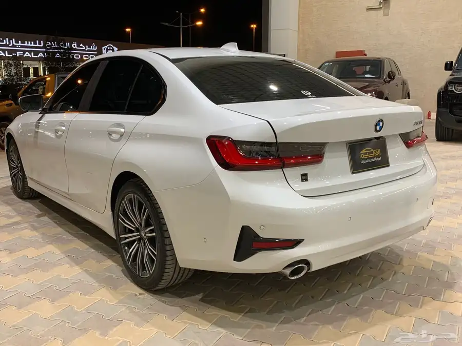 بي ام دبليو 320i موديل2021 index