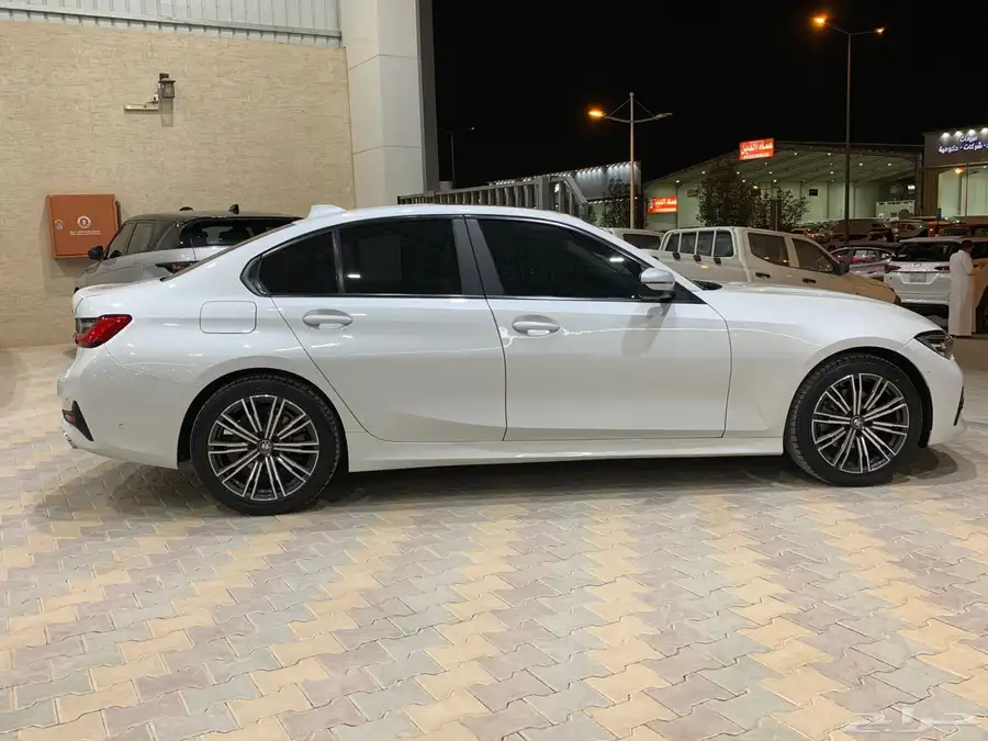 بي ام دبليو 320i موديل2021 index