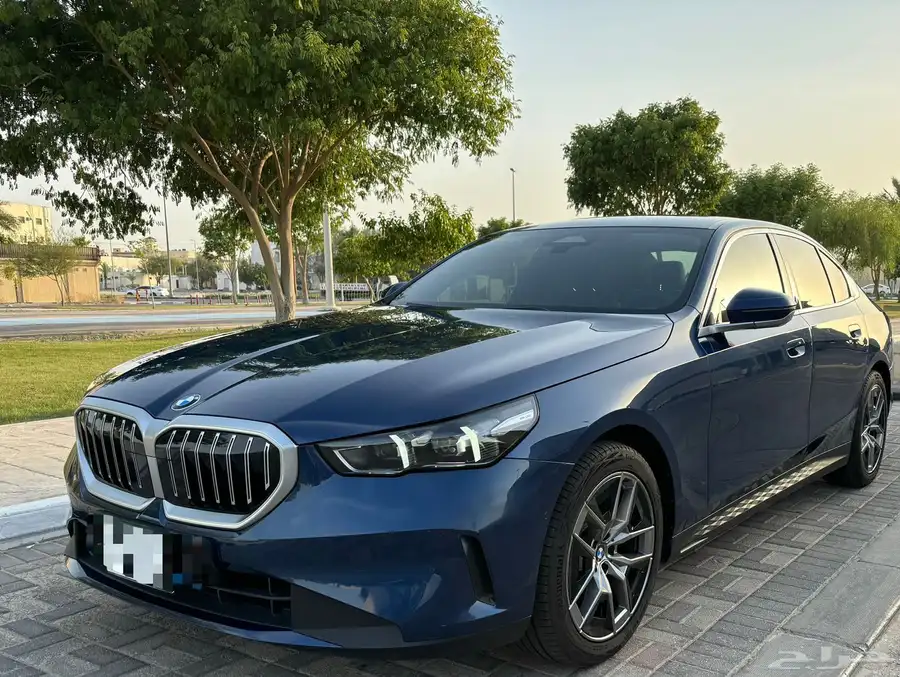بي ام دبليو الفئه الخامسه 2024 520i ماشي8000 عقد صيانه60 3