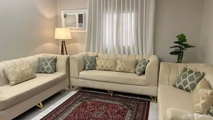 كنب وطاوله تلفزيون وشاشة تلفزيون للبيع 1