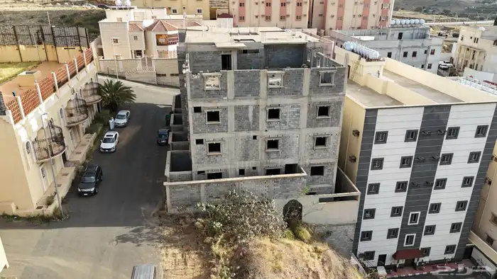 عمارة للبيع فله وأربع شقق في حي المروج في ابها 8