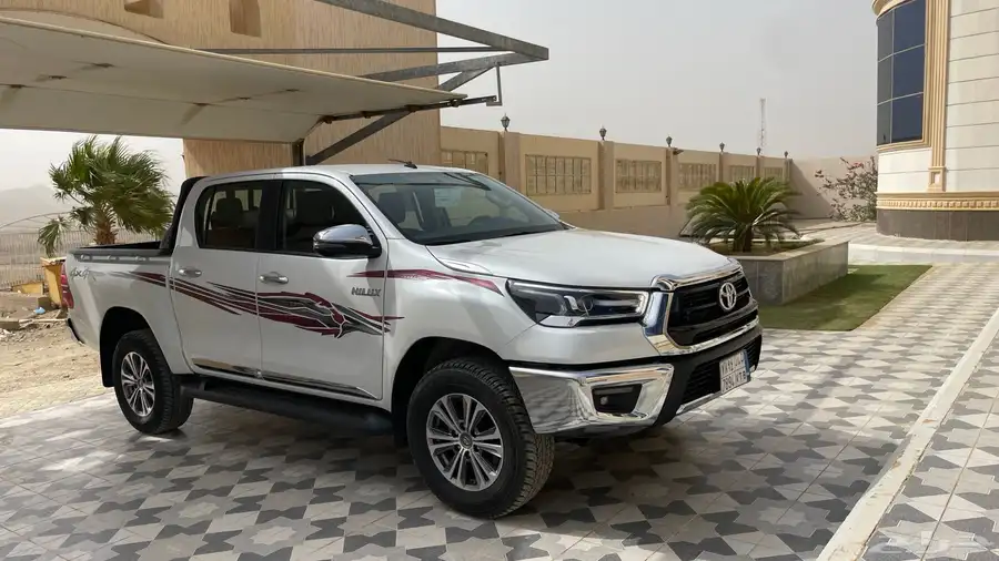 هايلكس 2024 بنزين قير اتوماتيك دبل شبه الجديد 3