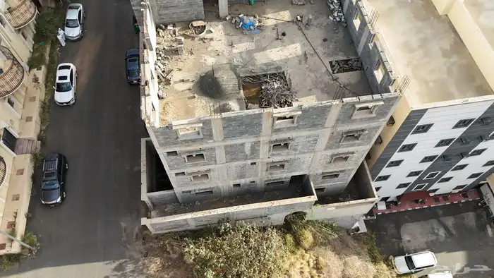 عمارة للبيع فله وأربع شقق في حي المروج في ابها 5