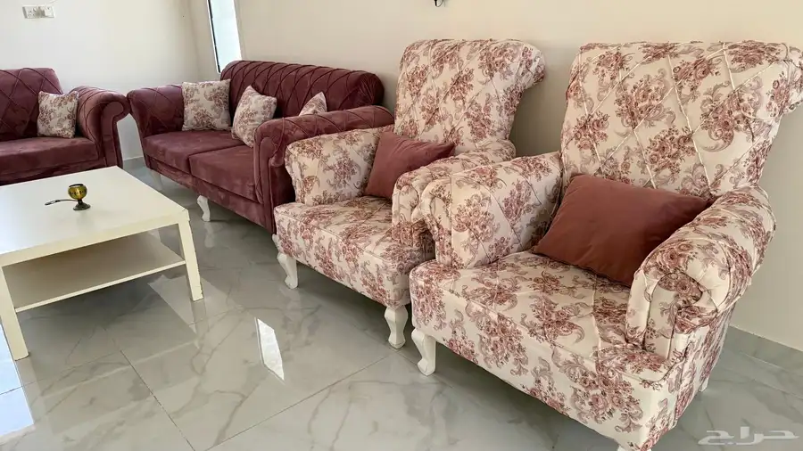 كنب وطاوله نظيف جدا 6