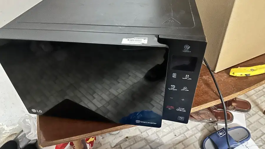 للبيع ميكروويف LG NeoChef شبه جديد   موديل MS2535GIS 6