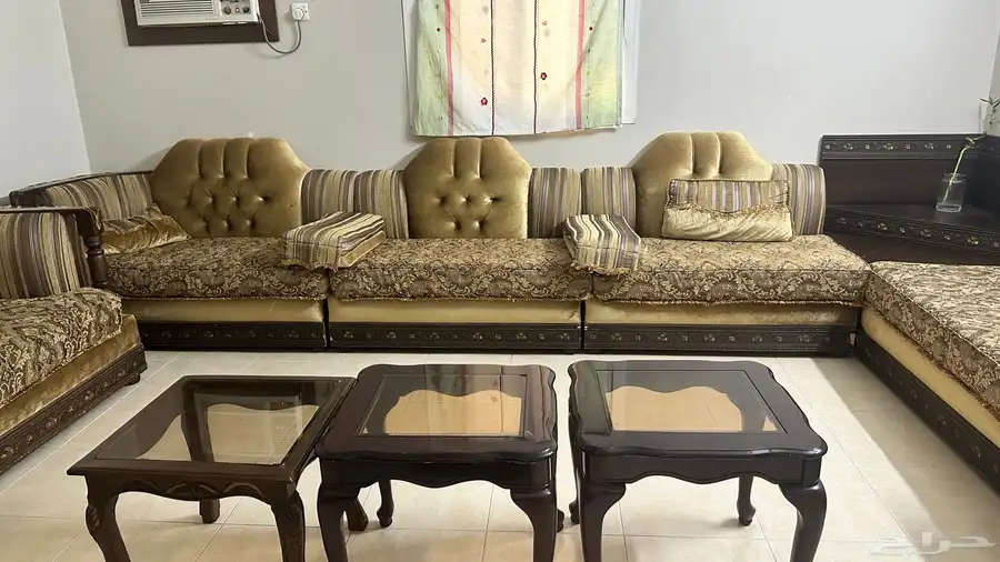 كنب مستعمل ومكيف تبريد ممتاز للبيع لدواعي السفر غسالة LC 0