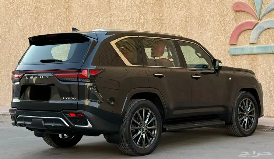 لكزس FSport 2022 13