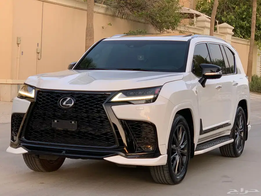 لكزس 2022 LX600 F فل كامل 17