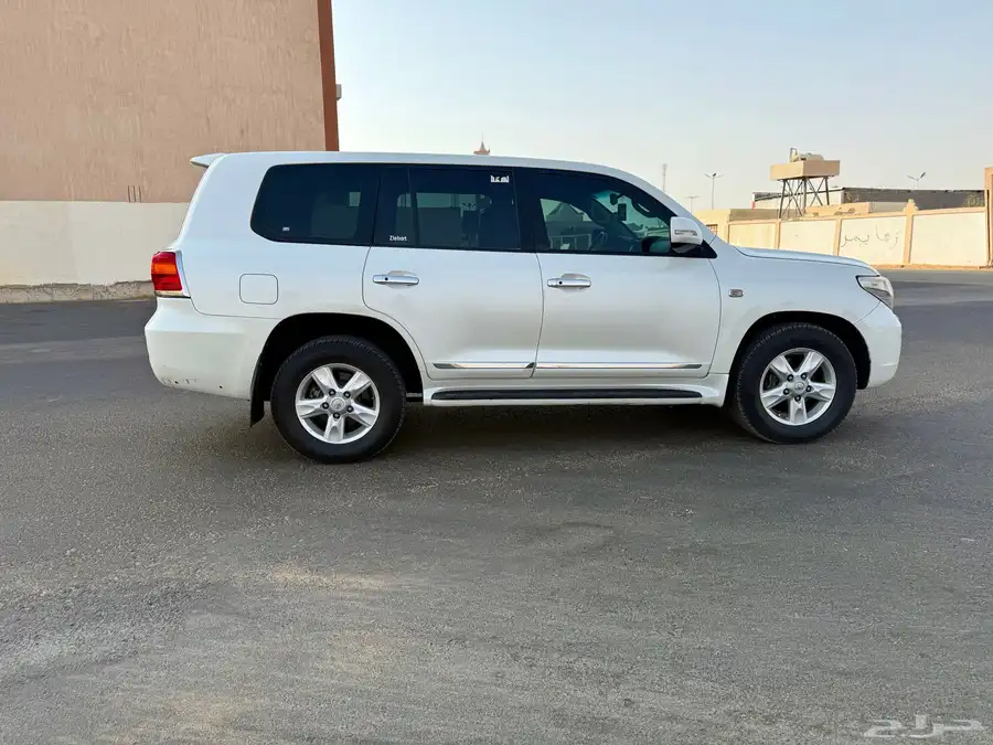 لاندكروزر 2010 VXR فل كامل نظييف 4