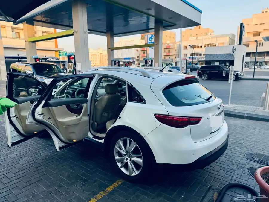 نيسان انفنيتي QX70 موديل 2014 index