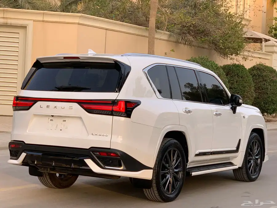 لكزس 2022 LX600 F فل كامل 11