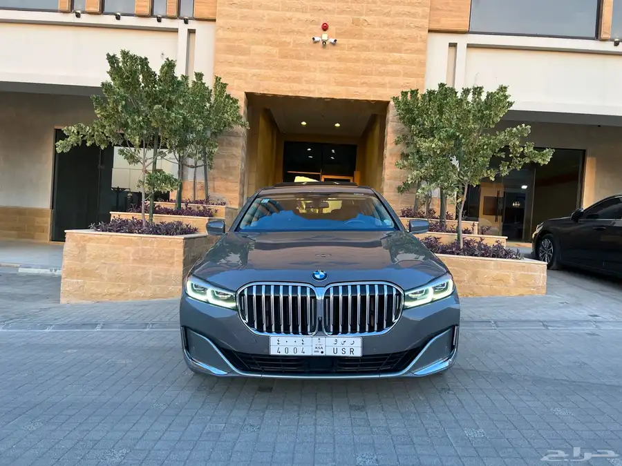 BMW 750Li 2020 فل كامل 30