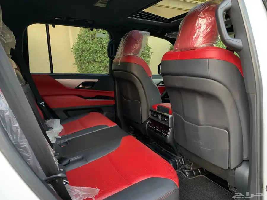 لكزس 2022 LX600 F فل كامل 39