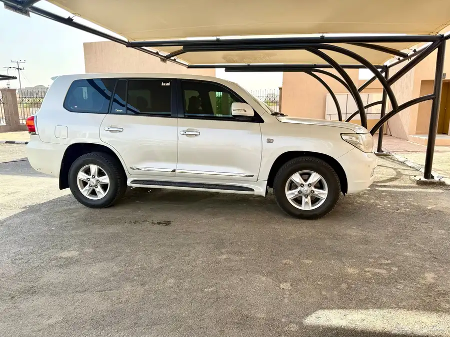 لاندكروزر 2010 VXR فل كامل نظييف 2