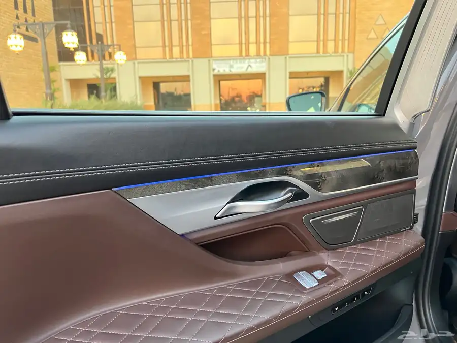 BMW 750Li 2020 فل كامل 24
