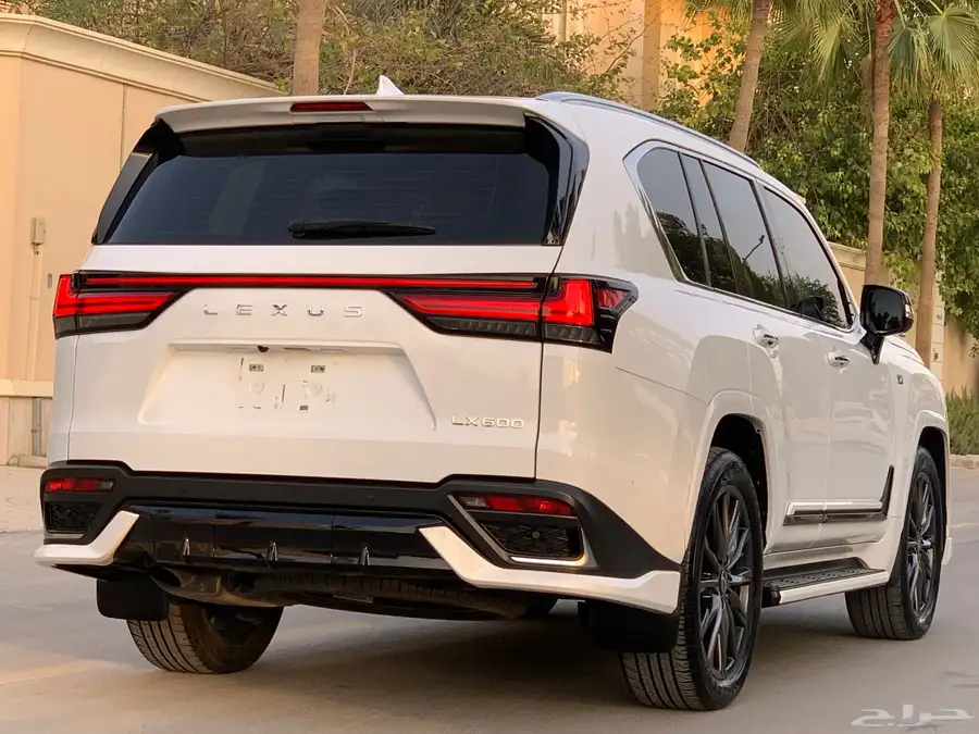 لكزس 2022 LX600 F فل كامل 15