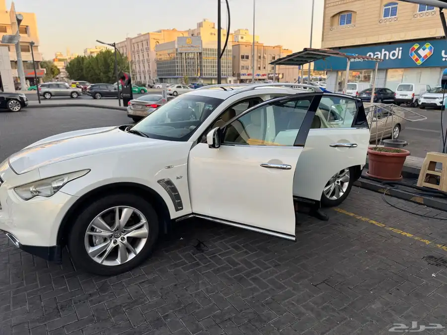 نيسان انفنيتي QX70 موديل 2014 index