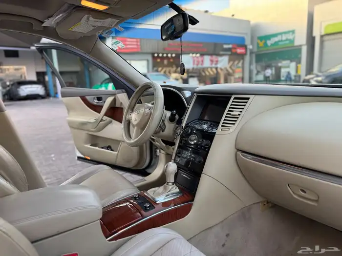 نيسان انفنيتي QX70 موديل 2014 9